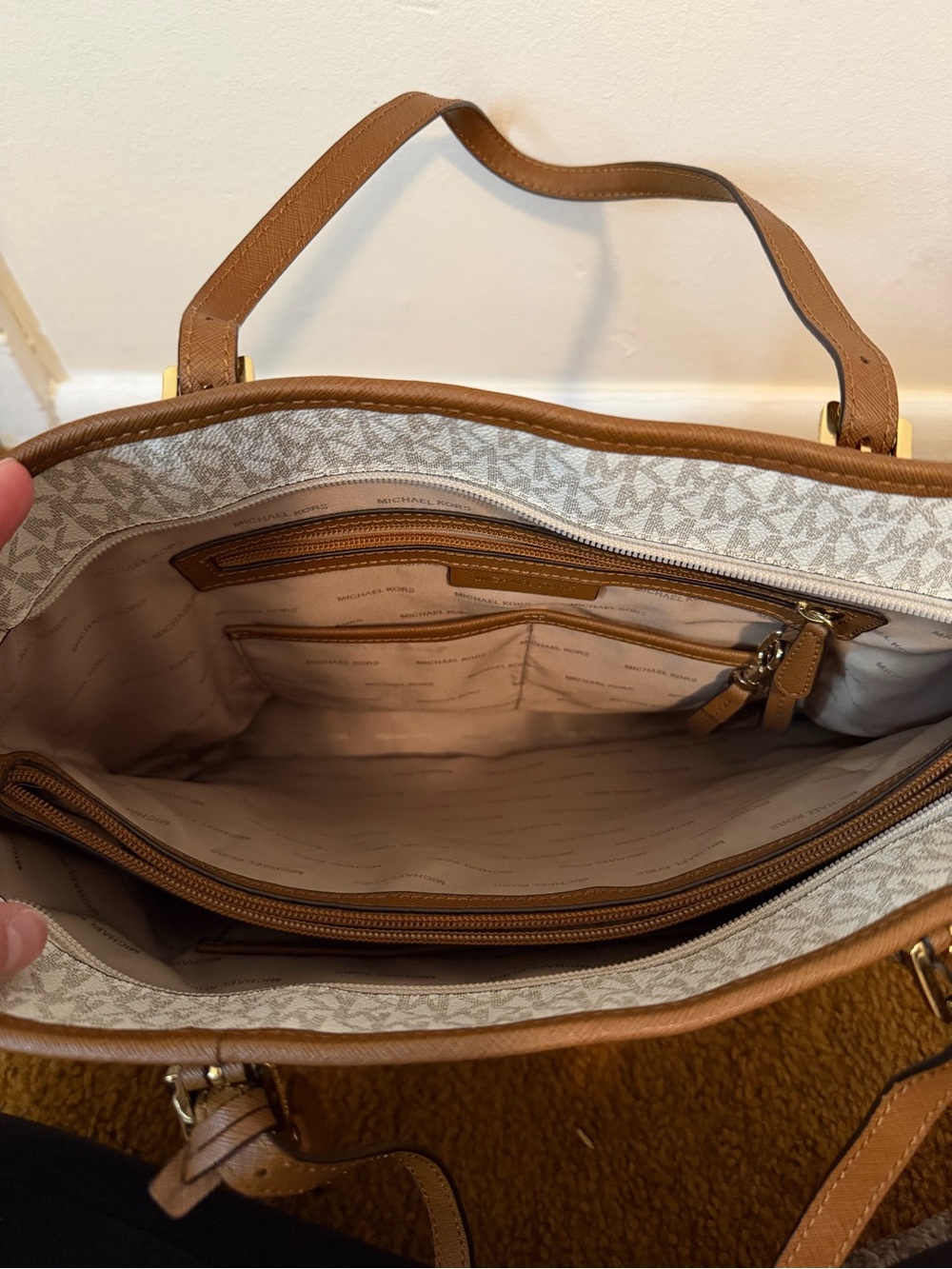 Michael Kors Large Tote - Picture 3 of 8